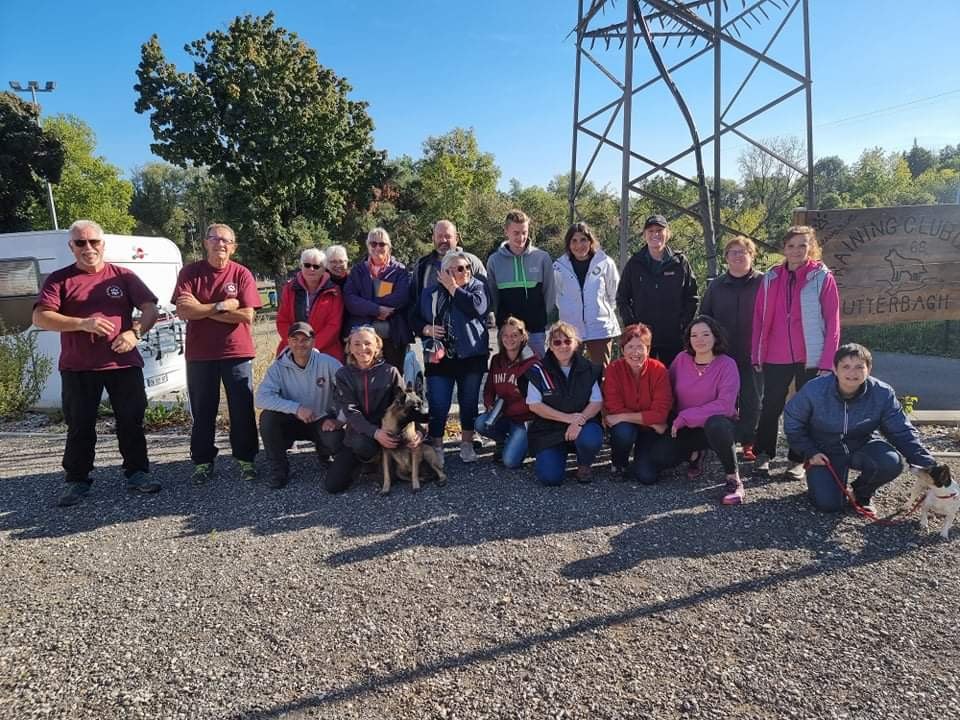 Le groupe du club réuni sur le terrain